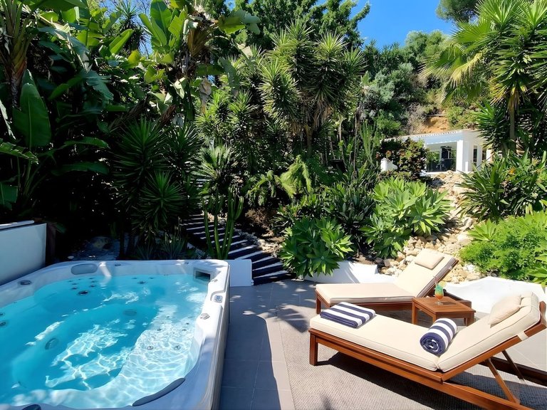 Villa for Sale in El Rosario, Malaga 1