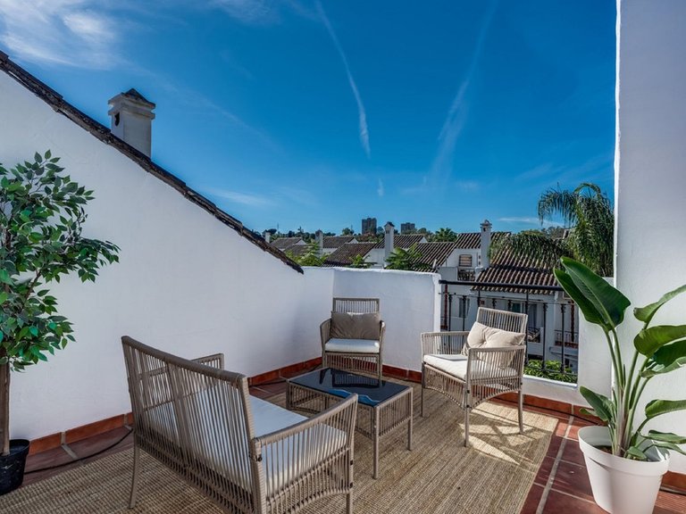 Villa for Sale in Nueva Andalucía, Malaga 18
