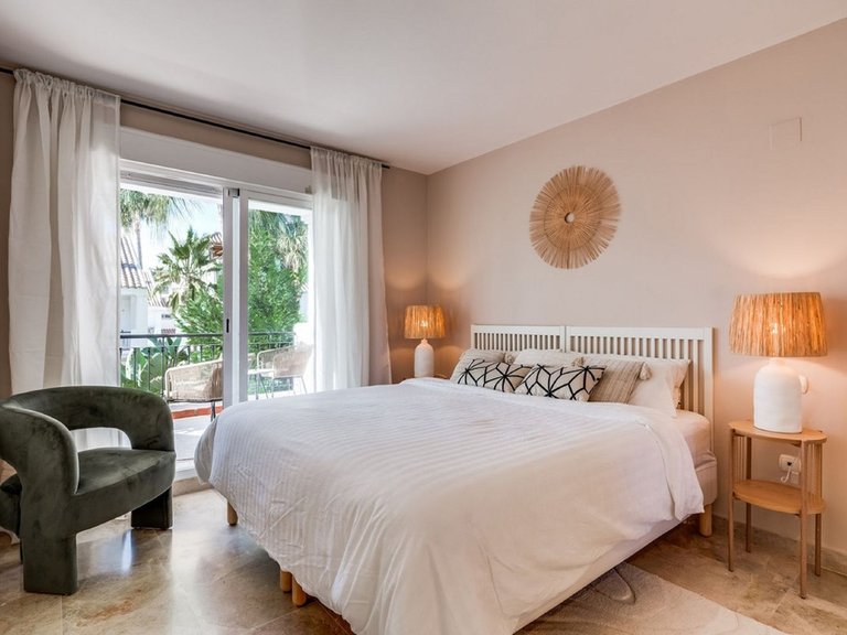 Villa for Sale in Nueva Andalucía, Malaga 9