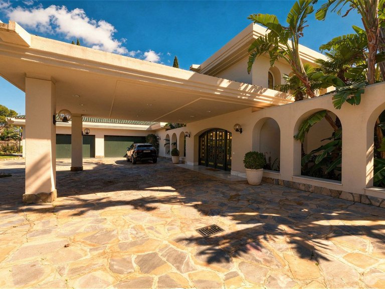 Villa for Sale in Río Real, Malaga 11