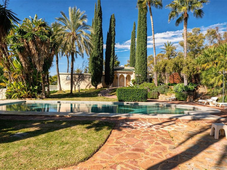 Villa for Sale in Río Real, Malaga 12