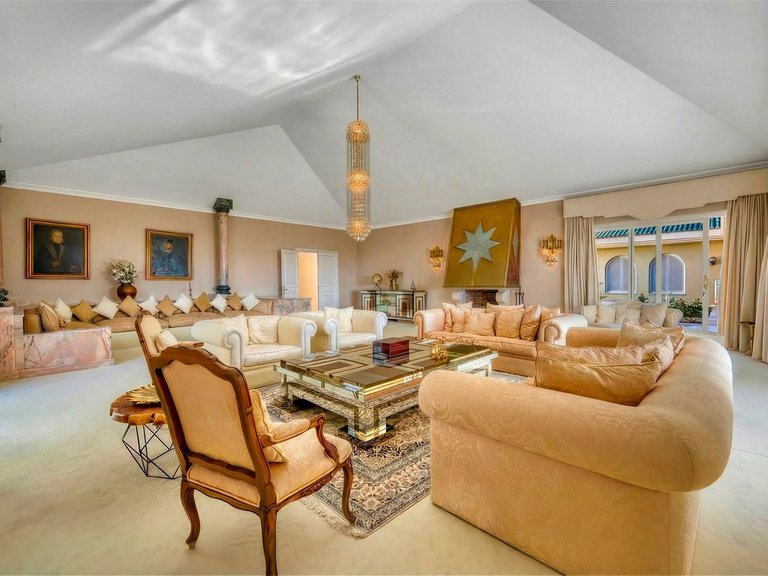 Villa for Sale in Río Real, Malaga 14