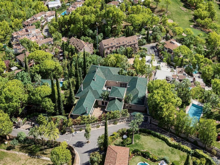 Villa for Sale in Río Real, Malaga 17