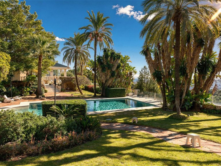 Villa for Sale in Río Real, Malaga 19