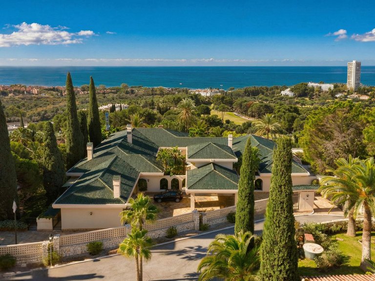 Villa for Sale in Río Real, Malaga 2