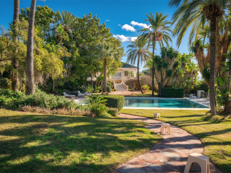 Villa for Sale in Río Real, Malaga 38