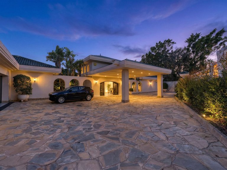 Villa for Sale in Río Real, Malaga 4