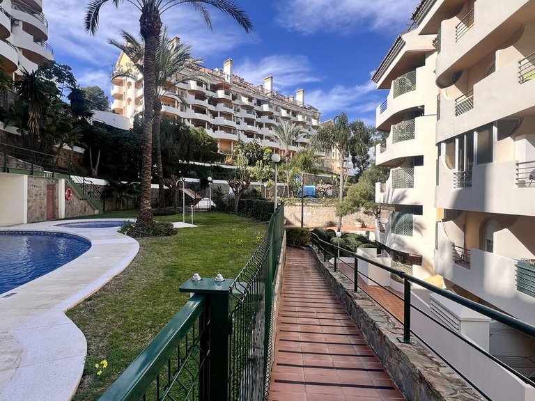 Apartment for Sale in Nueva Andalucía, Malaga 19