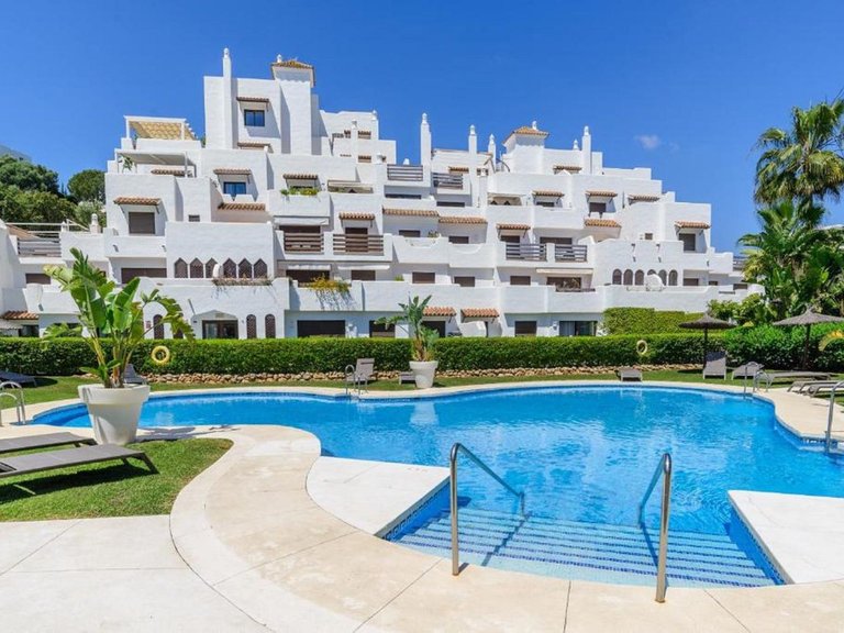 Apartment for Sale in Selwo, Malaga 1