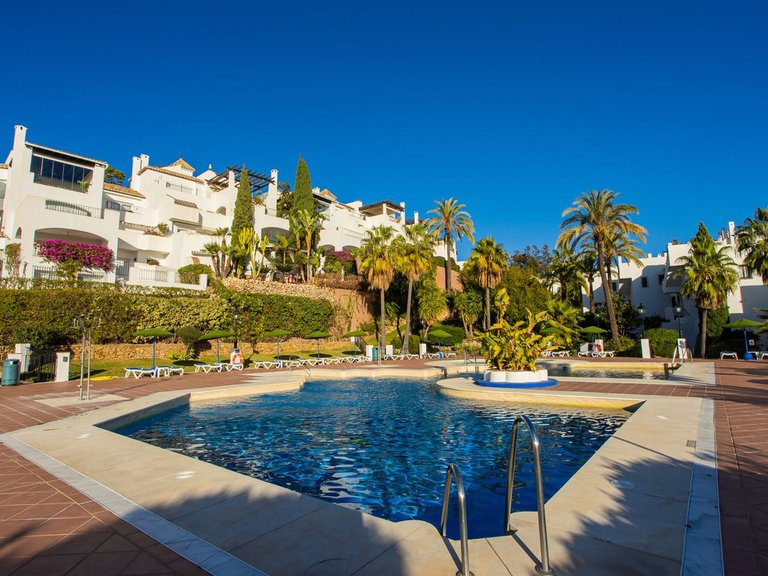 Apartment for Sale in The Golden Mile, Malaga 1