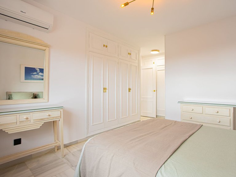 Apartment for Sale in The Golden Mile, Malaga 16