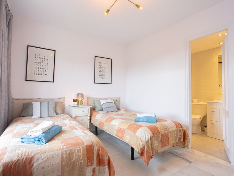 Apartment for Sale in The Golden Mile, Malaga 21