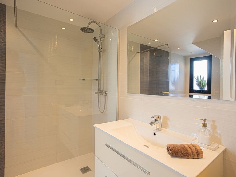 Apartment for Sale in The Golden Mile, Malaga 22