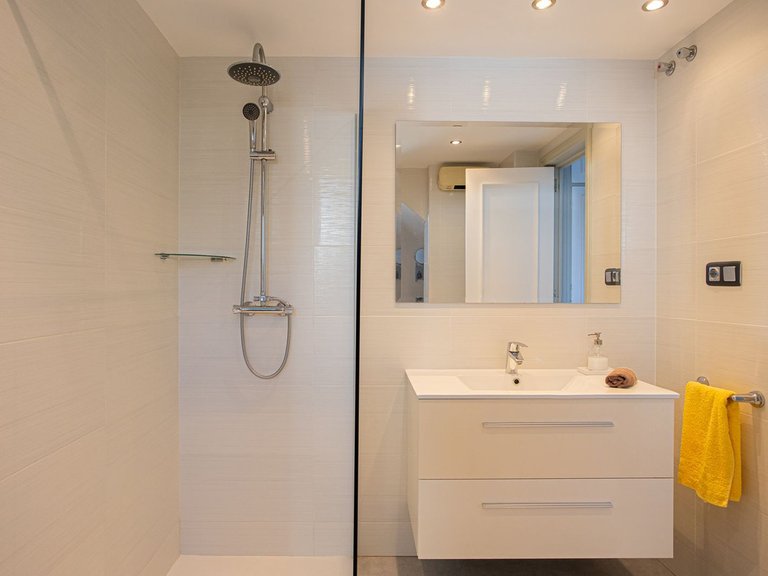 Apartment for Sale in The Golden Mile, Malaga 23