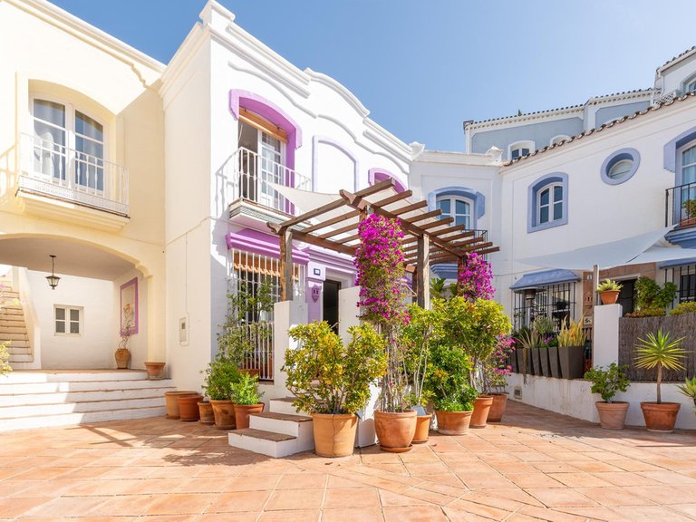 Villa for Sale in Benahavís, Malaga 1