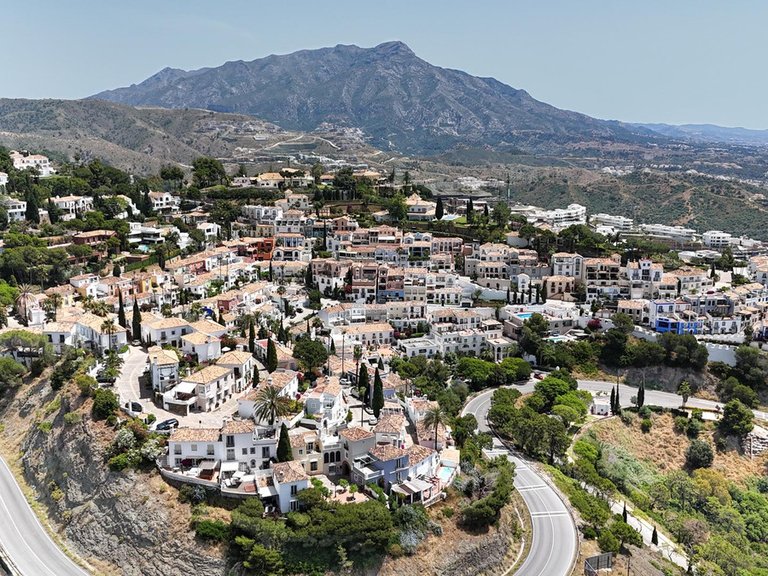 Villa for Sale in Benahavís, Malaga 26