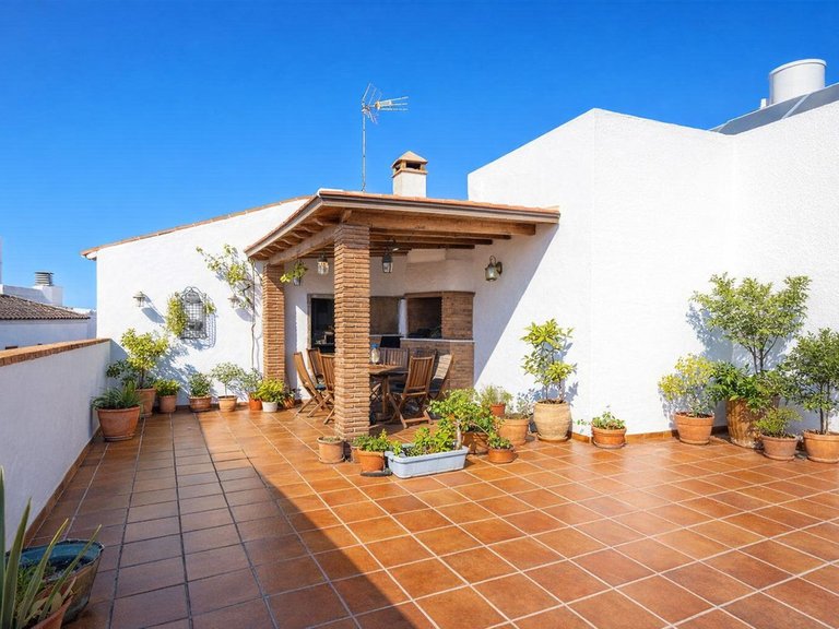 Villa for Sale in Estepona, Malaga 1