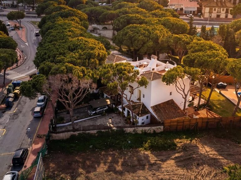 Plot for Sale in Costa del Sol Calahonda, Malaga 1