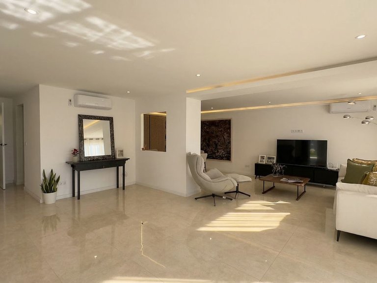 Villa for Sale in Calahonda, Malaga 9