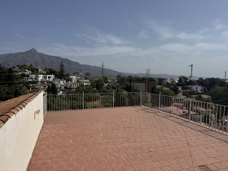 Villa for Sale in Nueva Andalucía, Malaga 1