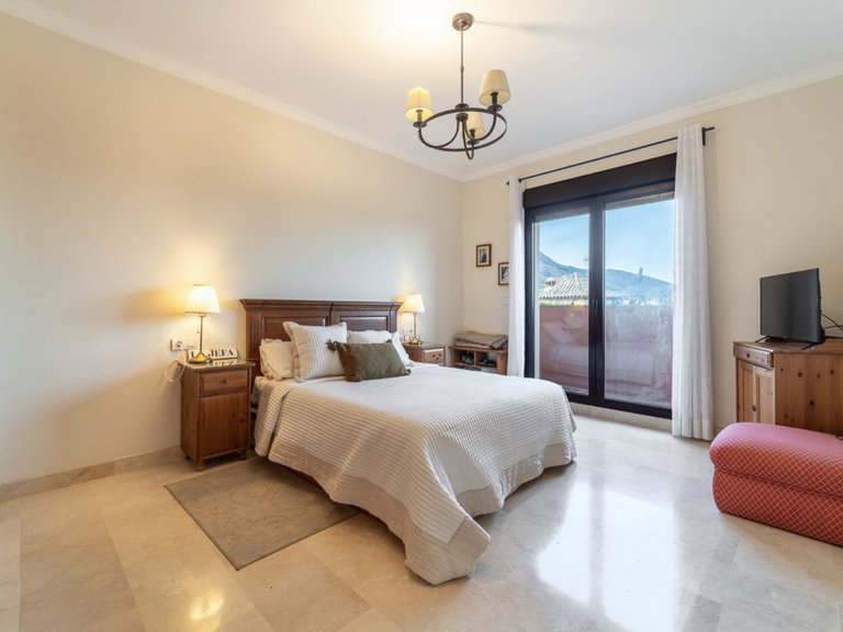Villa for Sale in Estepona, Malaga 11