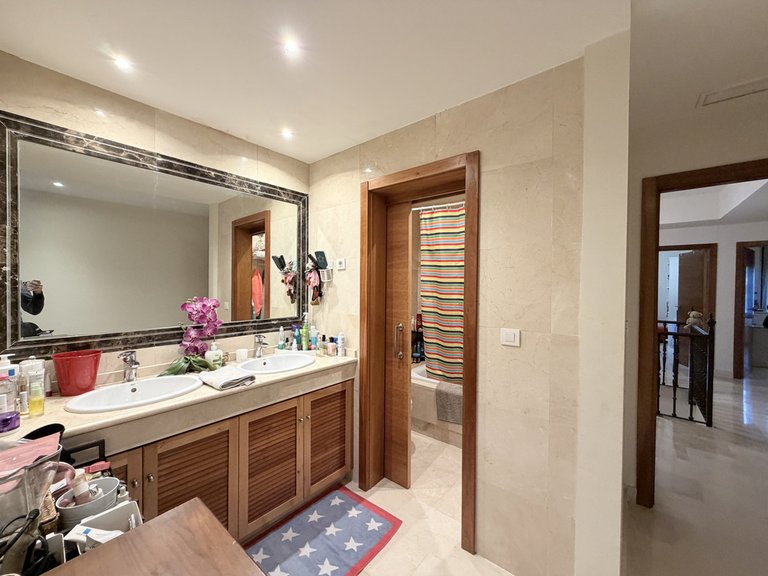 Villa for Sale in Estepona, Malaga 16