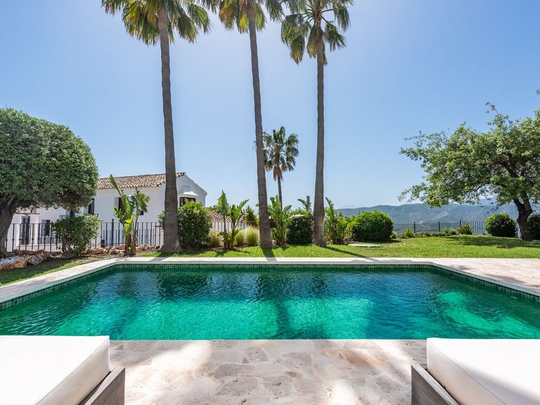 Villa for Sale in Istán, Malaga 1