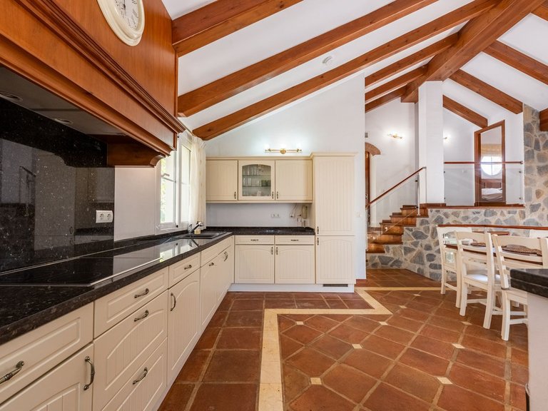 Villa for Sale in Istán, Malaga 10