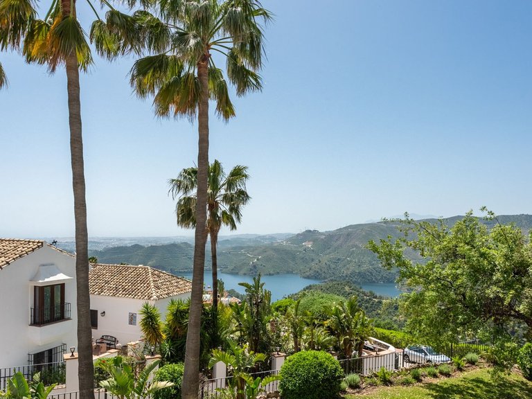 Villa for Sale in Istán, Malaga 2