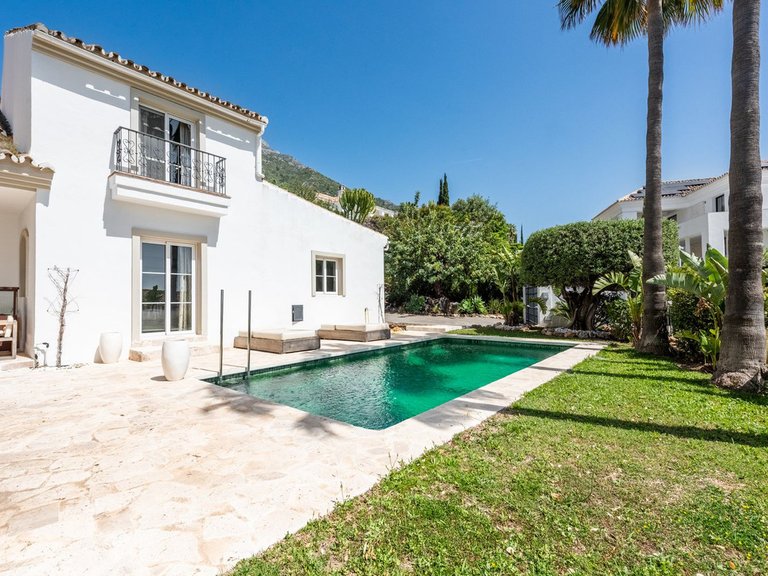 Villa for Sale in Istán, Malaga 25