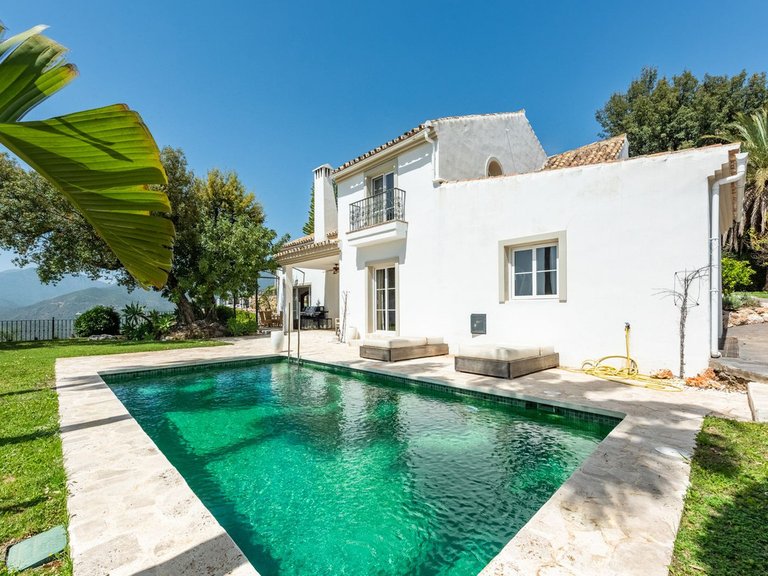 Villa for Sale in Istán, Malaga 27