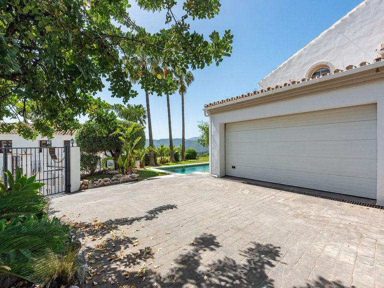Villa for Sale in Istán, Malaga 30