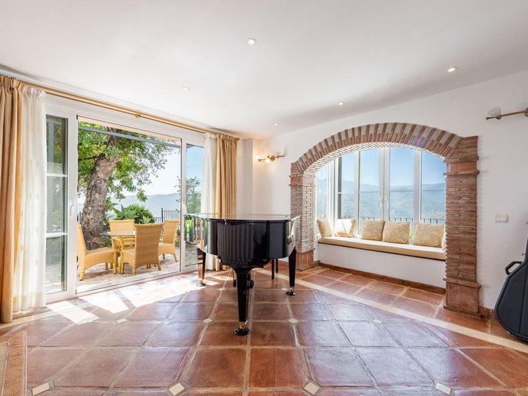 Villa for Sale in Istán, Malaga 4
