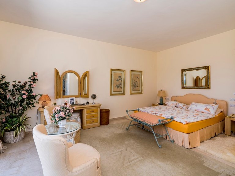 Villa for Sale in Marbella, Malaga 16