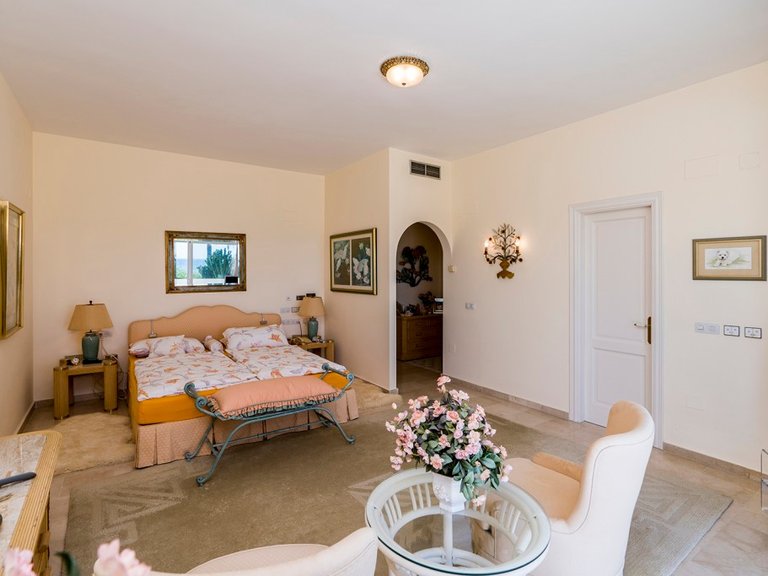 Villa for Sale in Marbella, Malaga 17