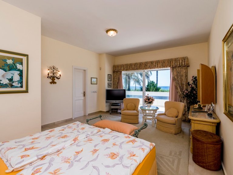 Villa for Sale in Marbella, Malaga 18