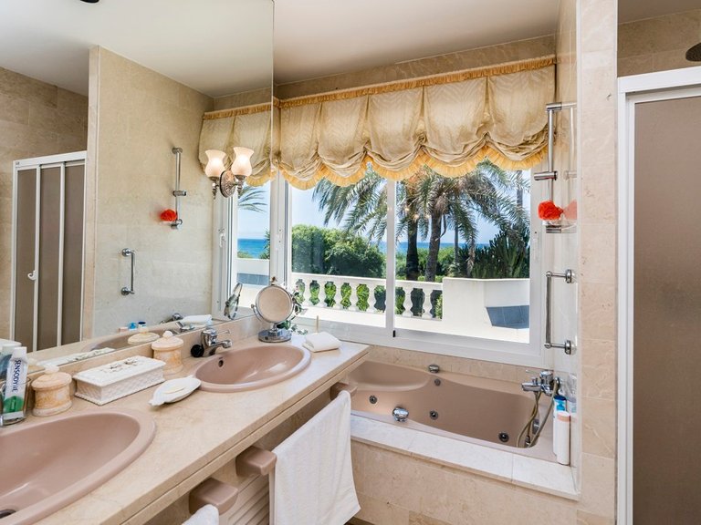Villa for Sale in Marbella, Malaga 20