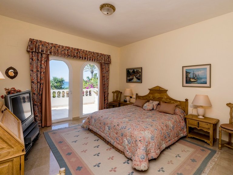 Villa for Sale in Marbella, Malaga 25