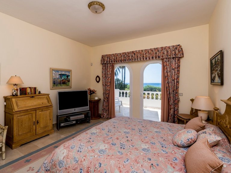 Villa for Sale in Marbella, Malaga 26