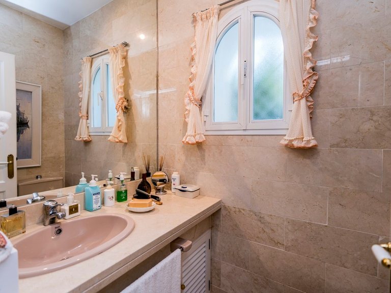 Villa for Sale in Marbella, Malaga 30