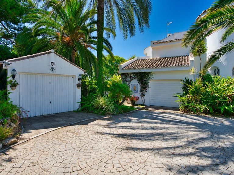 Villa for Sale in Marbella, Malaga 34