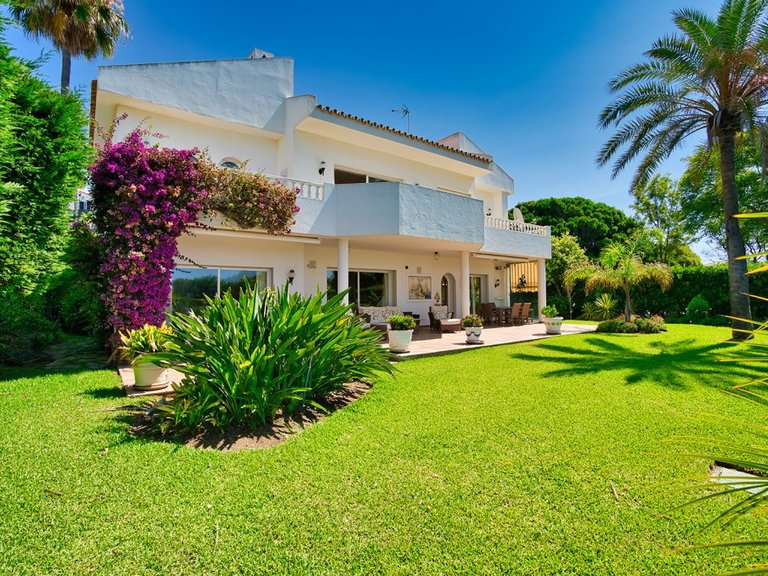 Villa for Sale in Marbella, Malaga 44