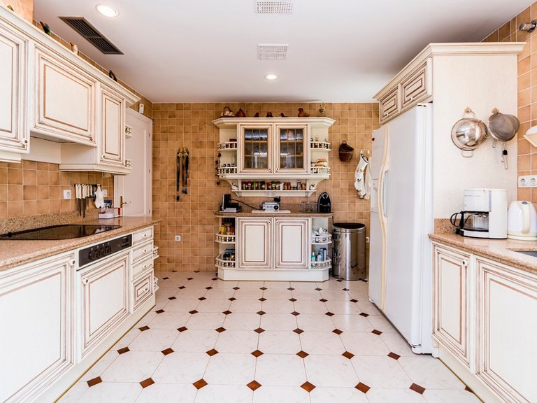 Villa for Sale in Marbella, Malaga 5