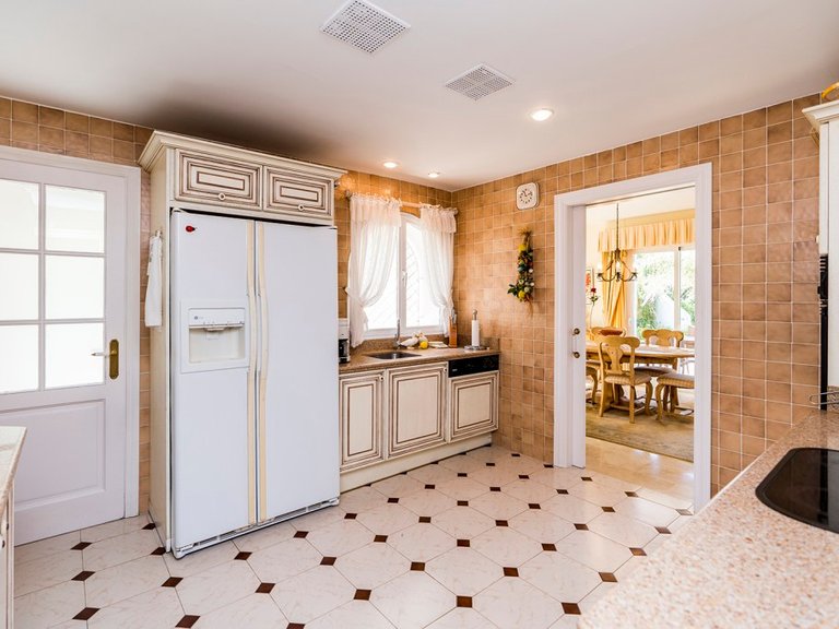 Villa for Sale in Marbella, Malaga 8