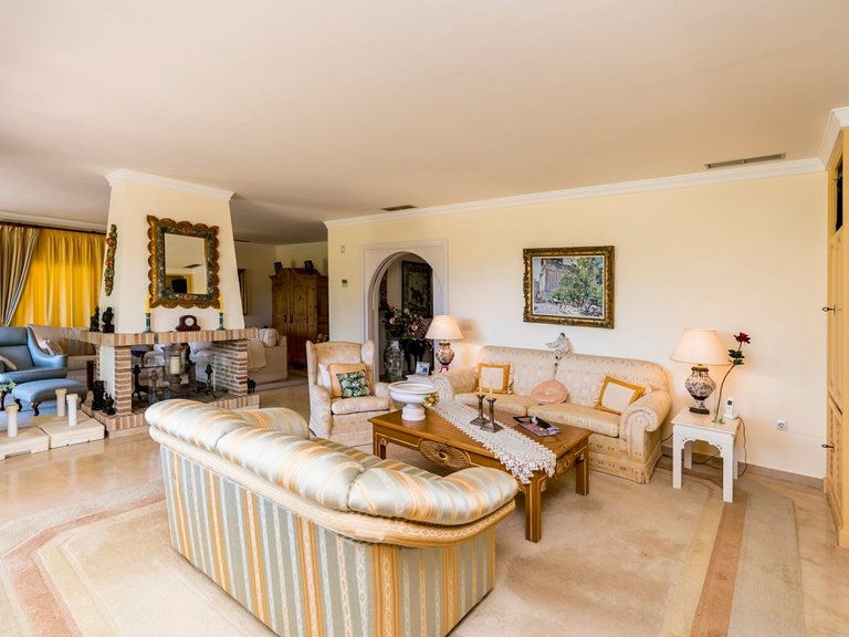 Villa for Sale in Marbella, Malaga 9