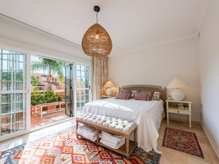 Villa for Sale in Nagüeles, Malaga 10