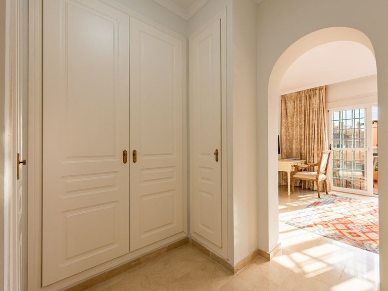 Villa for Sale in Nagüeles, Malaga 11