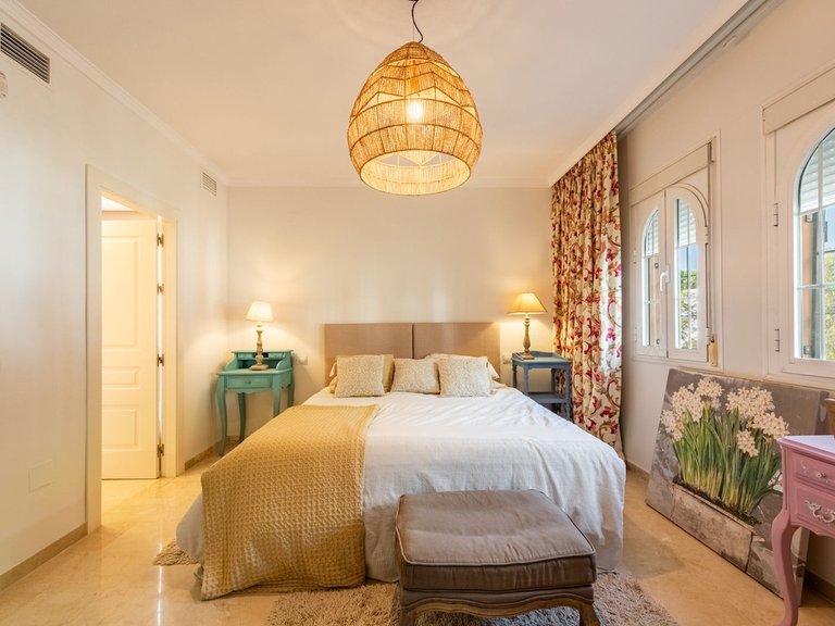 Villa for Sale in Nagüeles, Malaga 17