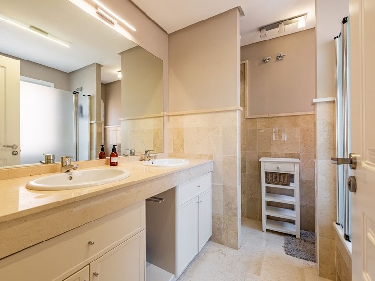 Villa for Sale in Nagüeles, Malaga 19