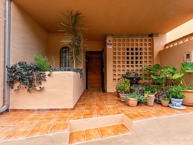 Villa for Sale in Nagüeles, Malaga 30